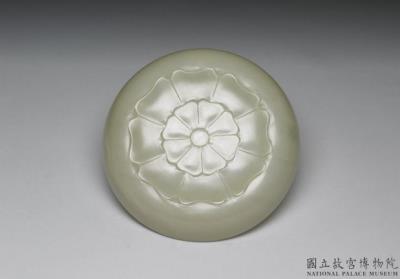 图片[2]-Jade round plate with floral base, Muslim Border Regions-China Archive